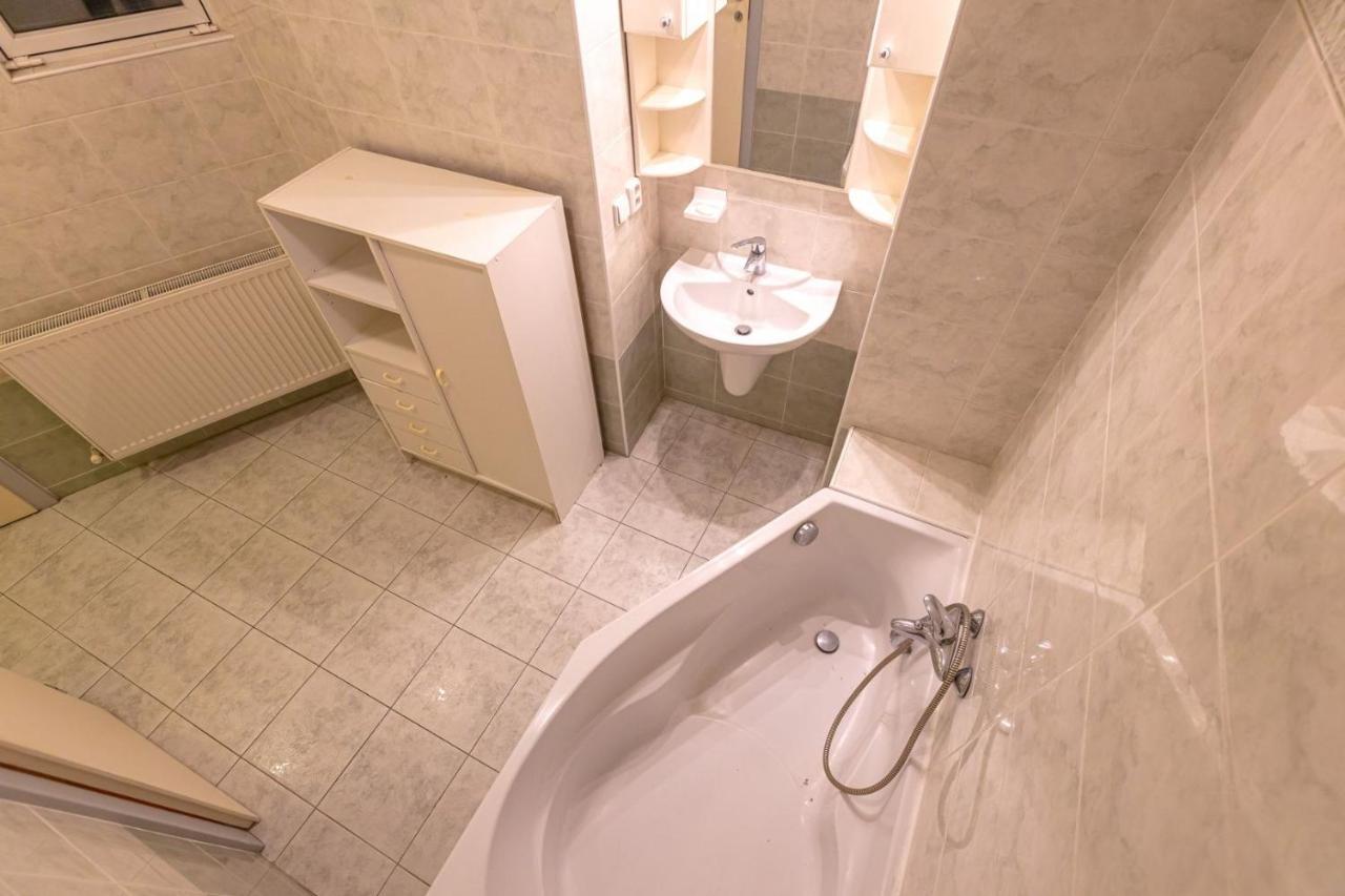 Iren Apartment Bratislava Extérieur photo