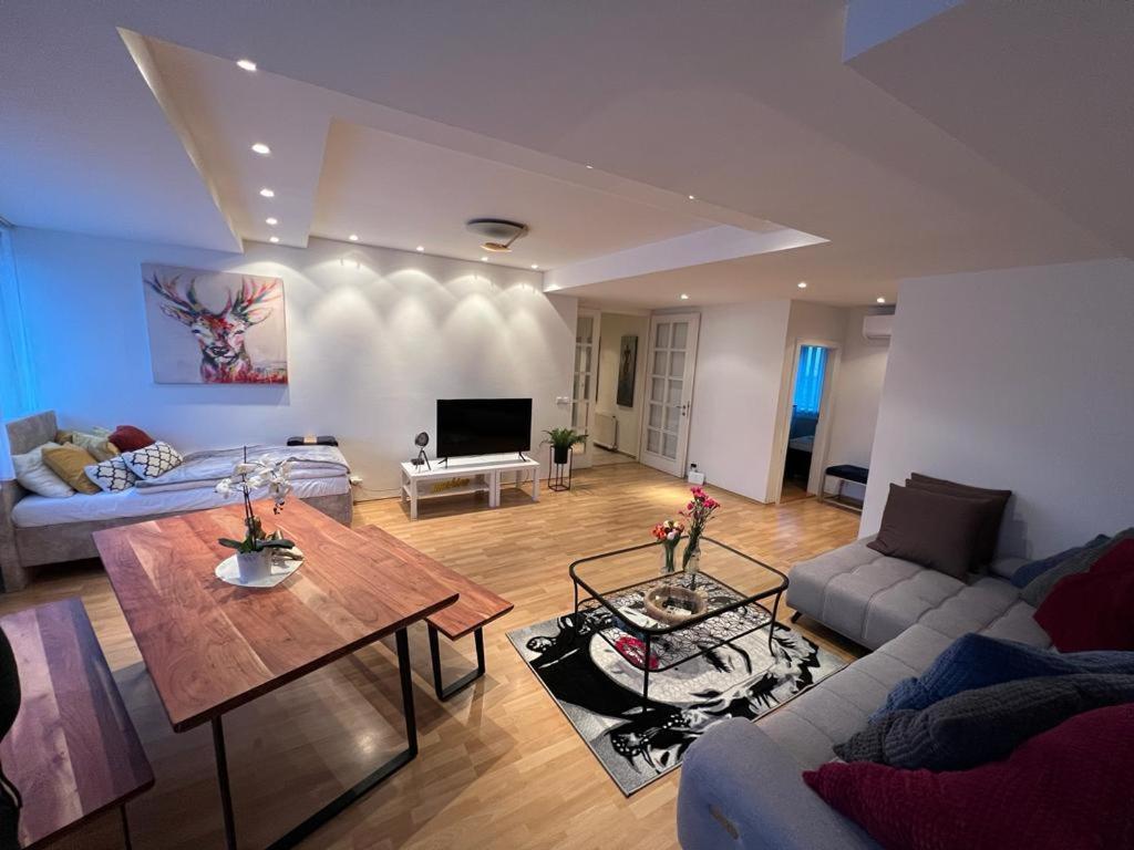 Iren Apartment Bratislava Extérieur photo