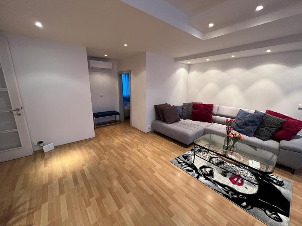 Iren Apartment Bratislava Extérieur photo